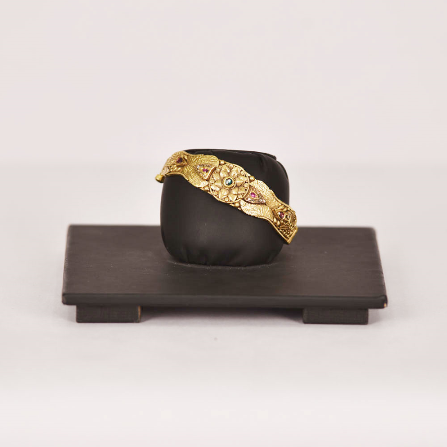 Gold ring design shop in vadodara | Gold necklace for wedding in vadodara | Gold bracelet in vadodara | Gold kangan shop in vadodara | Gold chain for man in vadodara | Gold earrings for women in vadodara | Gold pendant set in vadodara | Gold jewellery in near me | Gold jewellery in vadodara.